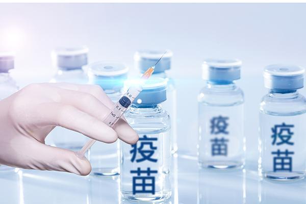 我國新冠疫苗累計接種近24億劑次，專(zhuān)家回應熱點(diǎn)問(wèn)題